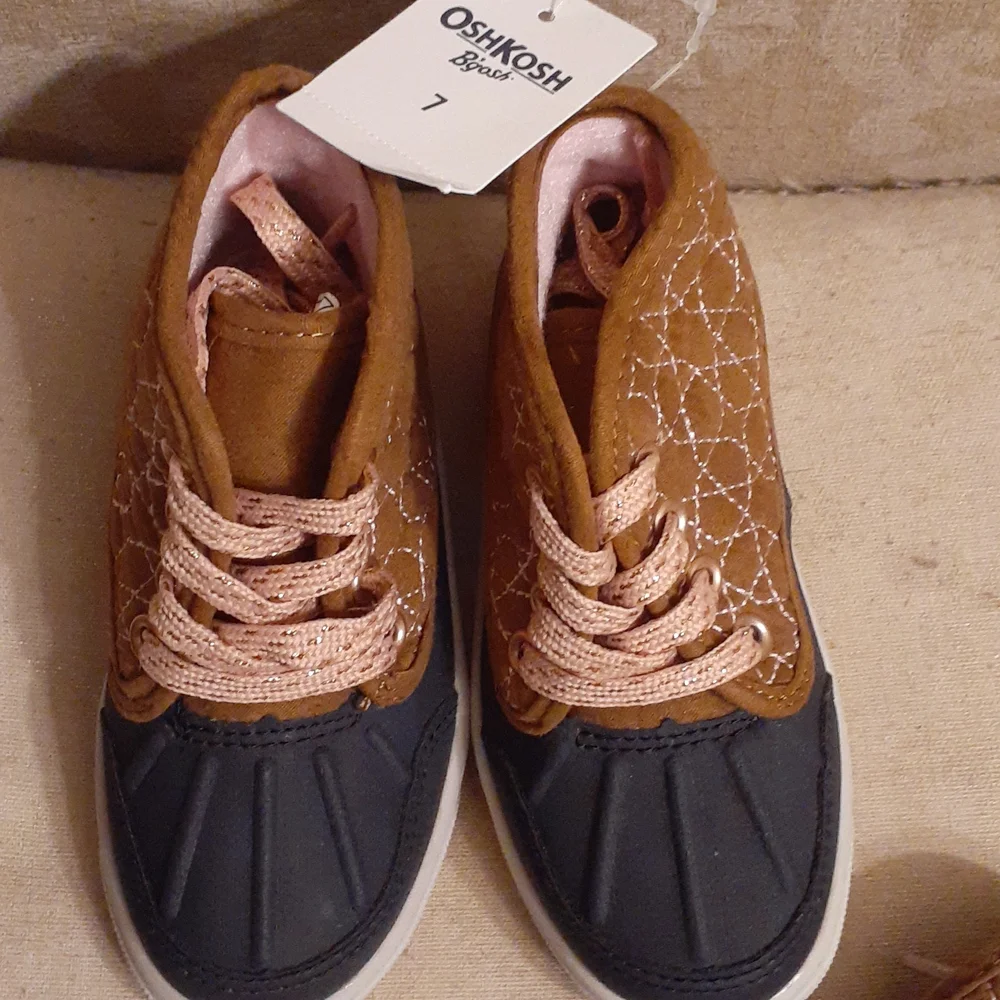 OSHKOSH B'GOSH SHOES NWT 7 or 8